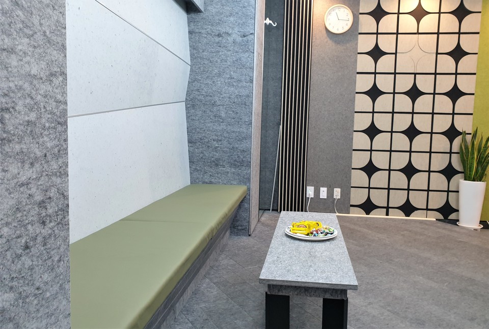 ▲ 세진플러스 업사이클링 패널로 꾸며진 실내 모습. ⓒ라이프인