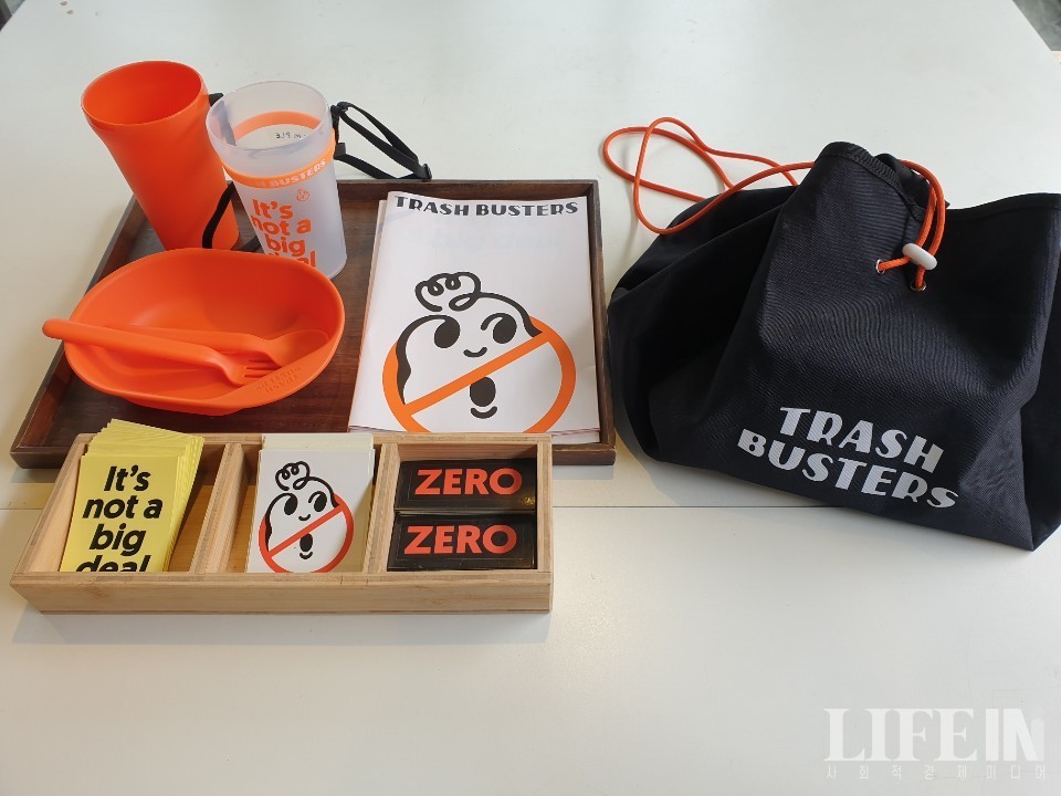 ▲ 트래쉬 버스터즈에서 디자인한 다회용 용기들. ⓒ라이프인