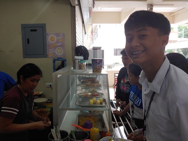 ▲ 아테네오대학교에 입점한 카이나 1호점의 단골손님이었던 'Joshua'가 수줍게 '안녕하세요'를 외치던 일상이 하루빨리 찾아오길 바란다. ⓒ 카이나