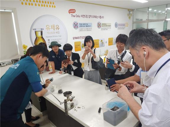 ▲ 일본생협의 아이쿱생협 공간방문 ⓒ 세이프넷 지원센터