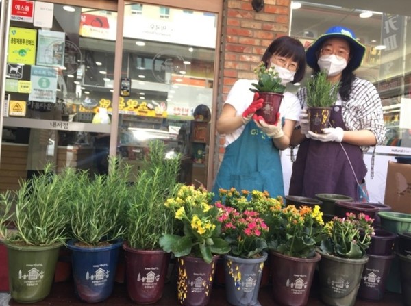 ▲ 아이쿱생협에서 혼합플라스틱으로 만든 화분을 내놓았다. ⓒ아이쿱생협