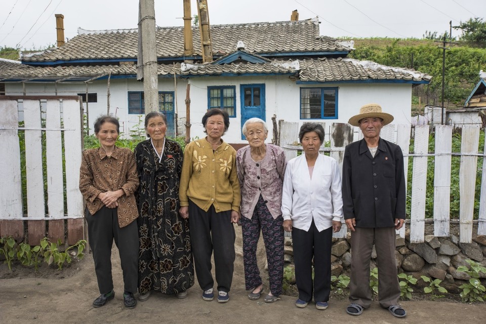 ▲ 함경북도 청진시 나남구역에 남아있는 북한의 구 일본군 19사단(나남사단)의 위안소시설과 이를 증언한 현지 북한주민들 ⓒ다큐사진작가 이토 다카시 (伊藤孝司), 2015