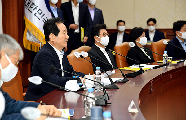 ▲ 정세균 국무총리가 2일 정부서울청사에서 열린 국정현안점검조정회의를 주재하고 있다. ⓒ국무조정실