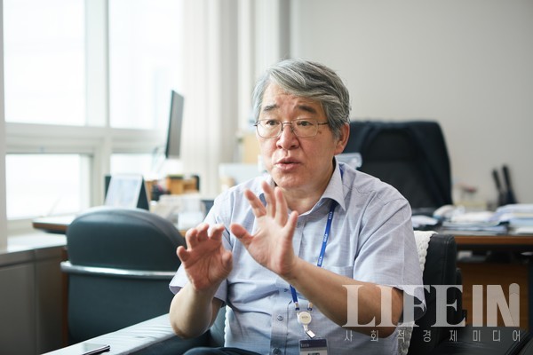 ▲ 송 이사는 지금이 사회연대경제와 국제개발이 협력해야할 때라고 강조했다. ⓒ라이프인