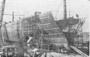 ▲ 라진조선소에서 배수량 3천톤급 화물선 건설(노동신문 1960년 3월 17일)