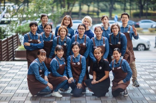 ▲다문화카페우리 직원들 ⓒ한전KDN