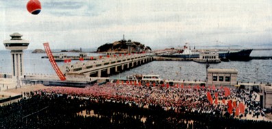 ▲ 남포갑문 준공식 (노동신문 1986년 6월 25일)