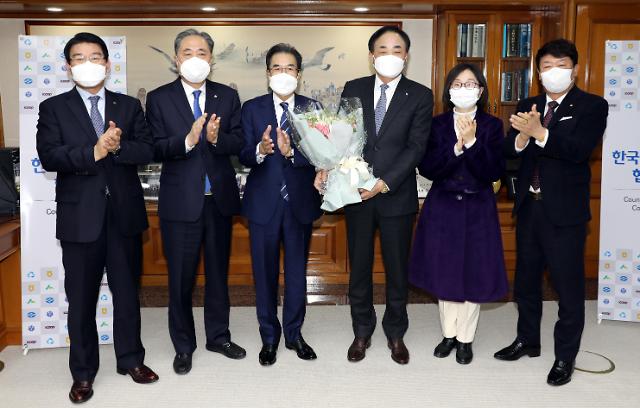 한국협동조합협의회(왼쪽부터 최창호 산림조합중앙회장, 박차훈 새마을금고중앙회장, 이성희 농협중앙회장, 임준택 수협중앙회장, 김정희 아이쿱생협연합회장, 김윤식 신협중앙회장)가 11일 서울 송파구 수협중앙회 본사에서 회장단 회의를 열어 임준택 수협중앙회장을 신임 회장으로 선출했다. 수협중앙회