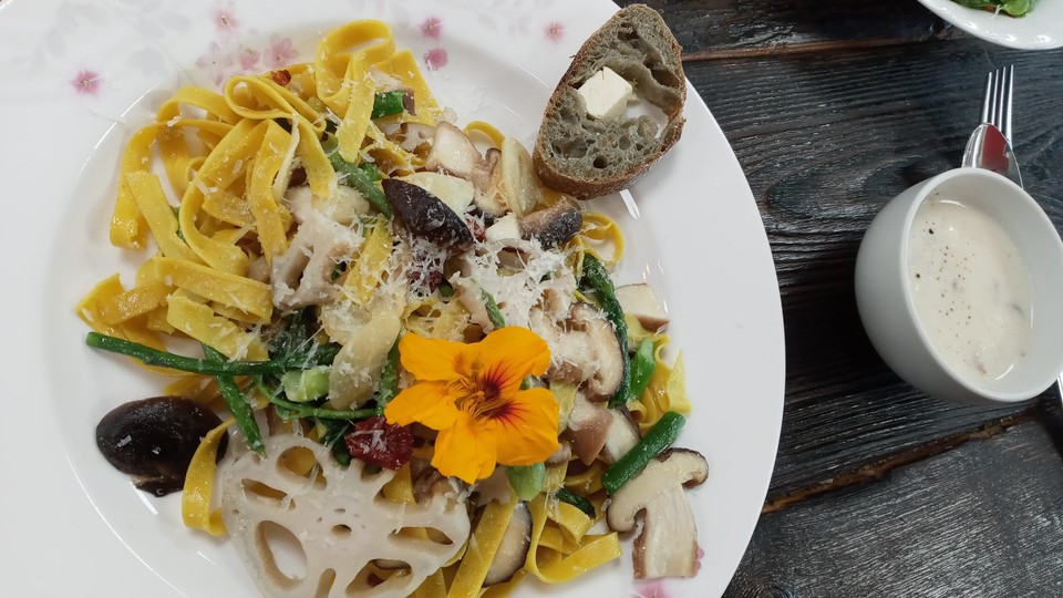 ▲ 직접 농사짓고 반죽하고 손으로 돌려 뽑아 만든 파스타  ⓒ니나의 밀밭