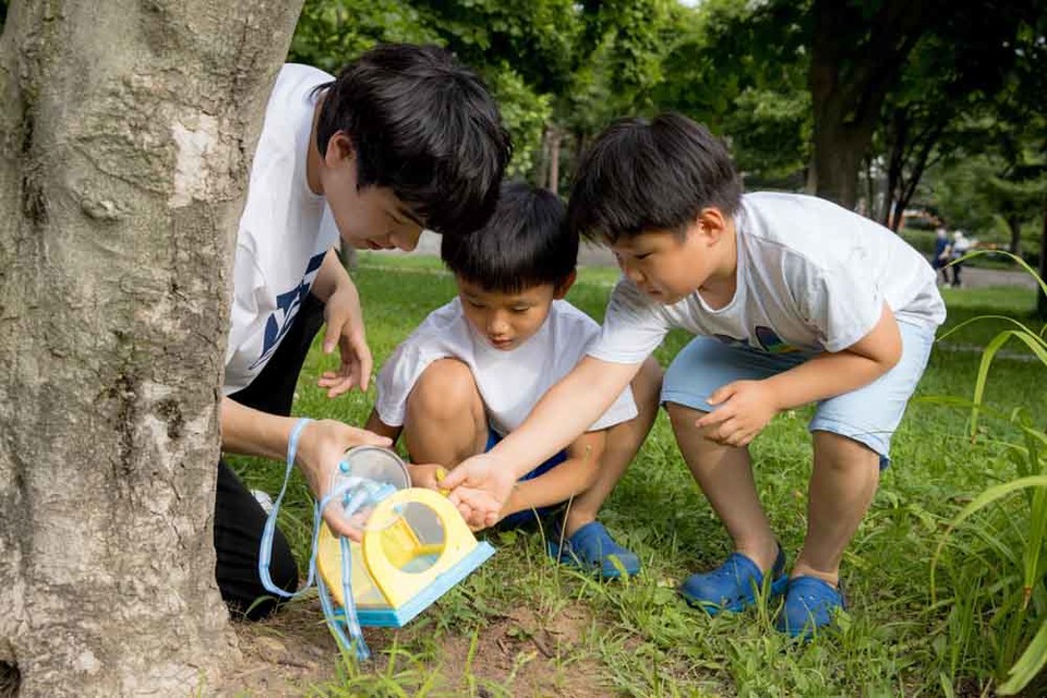 ▲ 째깍악어 프로그램은 놀이가 중심이다. 집근처 숲 체험 등 바깥활동 프로그램에 부모들의 관심이 높다. ⓒ째깍악어