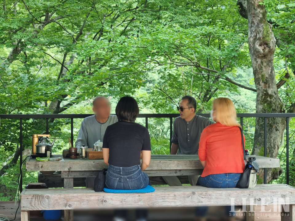 ▲ 구례 출장 당시 라이프인 구성원들의 모습. 라이프인은 올 한 해 다양한 현장의 이야기를 듣기 위해 노력했다. ⓒ라이프인
