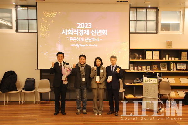 ▲ (왼쪽부터) 유의동 국회의원(국민의힘), 이승석 연대회의 상임대표, 용혜인  국회의원(기본소득당), 민형배  국회의원(무소속). ⓒ라이프인