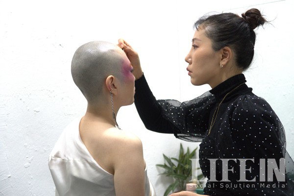 ▲ (우)나담음 프로젝트에 스타일리스트로 참여한 김예리 씨. ⓒ라이프인