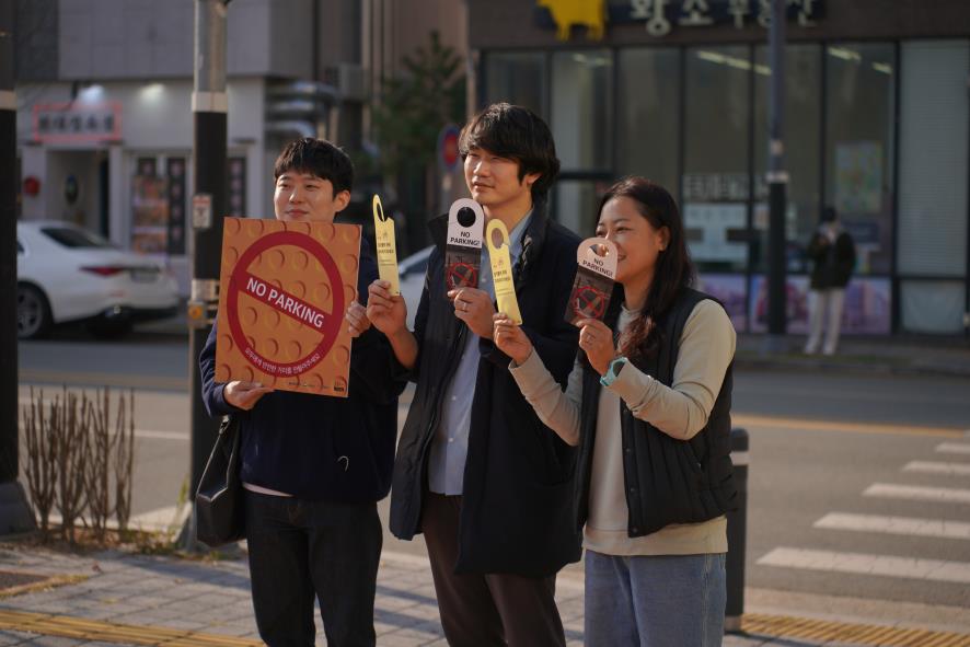 ▲ 보통의 혁신가 시즌2의 안전거리팀(디자이너 김대웅, 참여자 김희재, 조력자 전혜영). ⓒ충남사회혁신센터