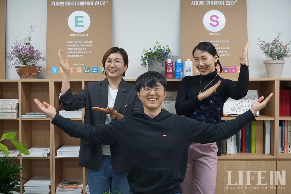 ▲ (왼쪽부터)조진희 아미다해 이사장, 웹툰작가 닥터베르, 김예리 씨. ⓒ라이프인