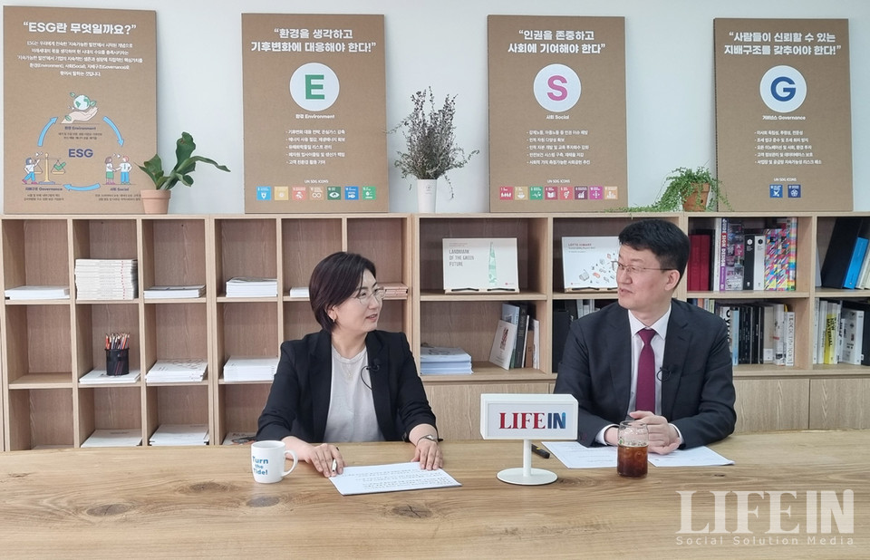 ▲ (왼쪽부터) 조진희 아미다해 이사장, 신동혁 맑은서울가정의원 원장.