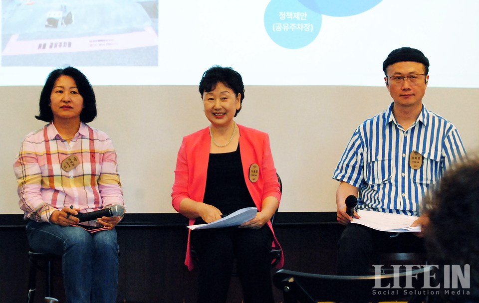 ▲ (왼쪽부터) 안효란 후평1동 동장, 서윤희 후평1동 20통 통장, 김지영 후평동뒤뜰 팀 대표. ⓒ라이프인