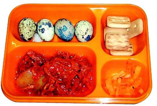 ▲ 부실한 도시락 (2005.1.12 한겨레신문)