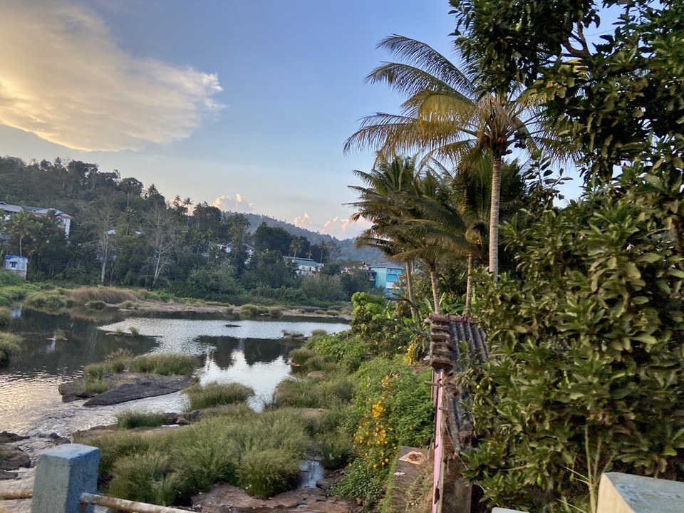 ▲ 칸남파디 마을에 다녀오는 길, 아름다운 강가 풍경.