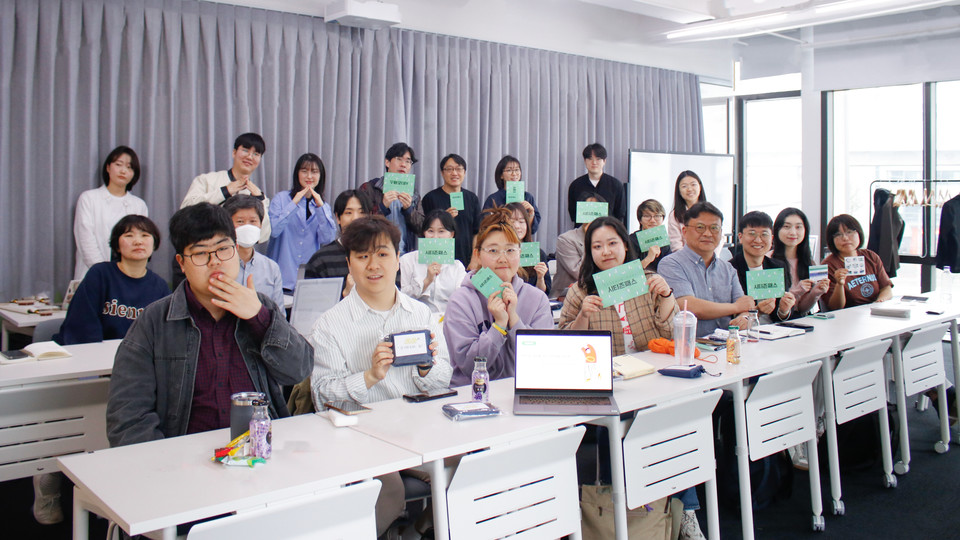 ▲ 이야기 모임이 끝나고 찍은 단체 사진. ⓒ사회적협동조합 빠띠