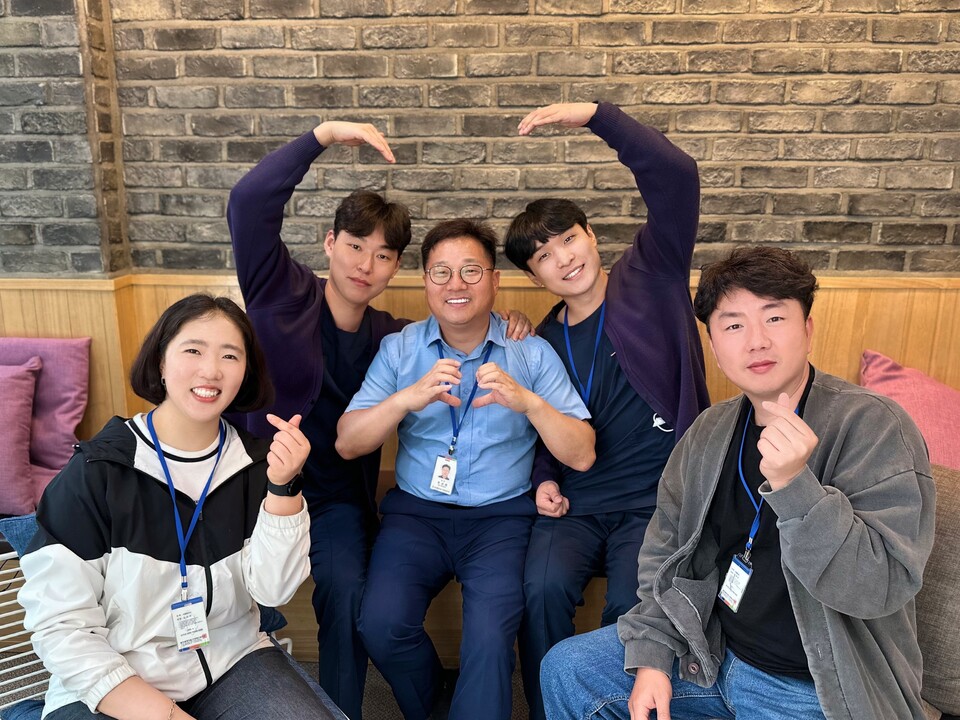 ▲ 광주광역시 동구장애인복지관 E.T 야구단 담당자들. ⓒ공감만세