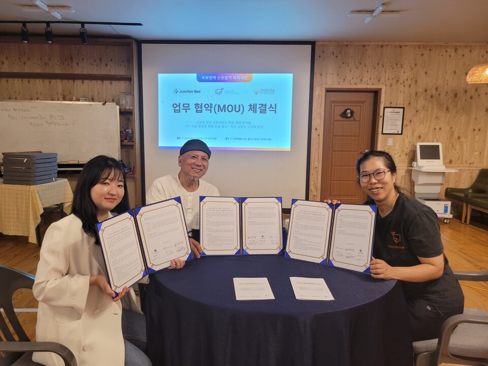 ▲ (왼쪽부터) 박지민 정션메드㈜ 대표, 이재명 봉명고라데이영농조합 대표, 김소민 ㈜한국농산어촌네트워크 대표. ⓒ㈜한국농산어촌네트워크