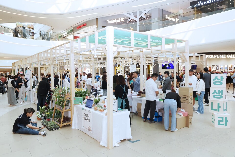 ▲ 사회적기업 제품과 공정무역 제품 판매 부스. ⓒ안성시