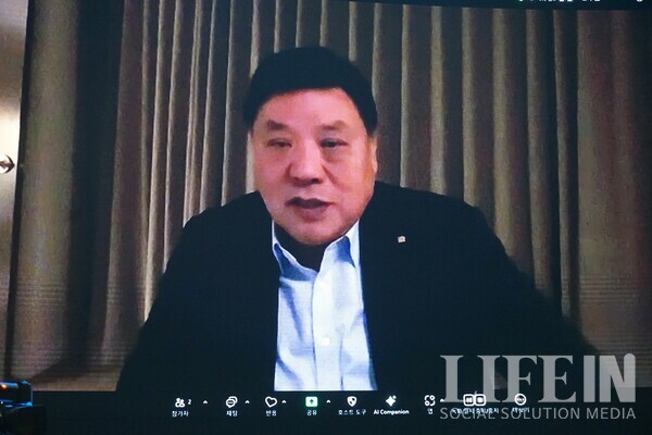 ▲ 미국 애리조나주에서 온라인(Zoom)으로 접속한 서정진 셀트리온 그룹 회장.