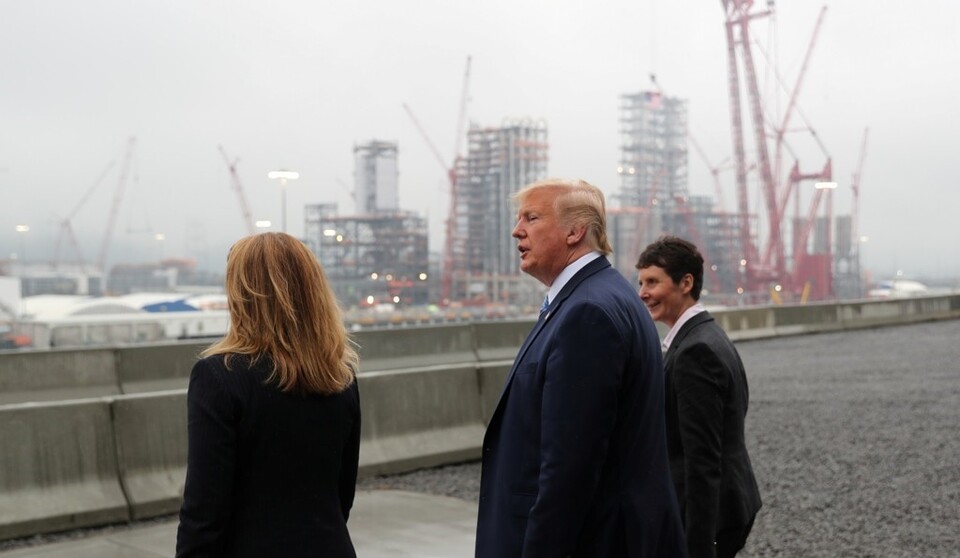 ▲ 2019년, 트럼프 대통령이 펜실베이니아 셸 석유화학단지를 방문한 모습. ⓒ연합뉴스