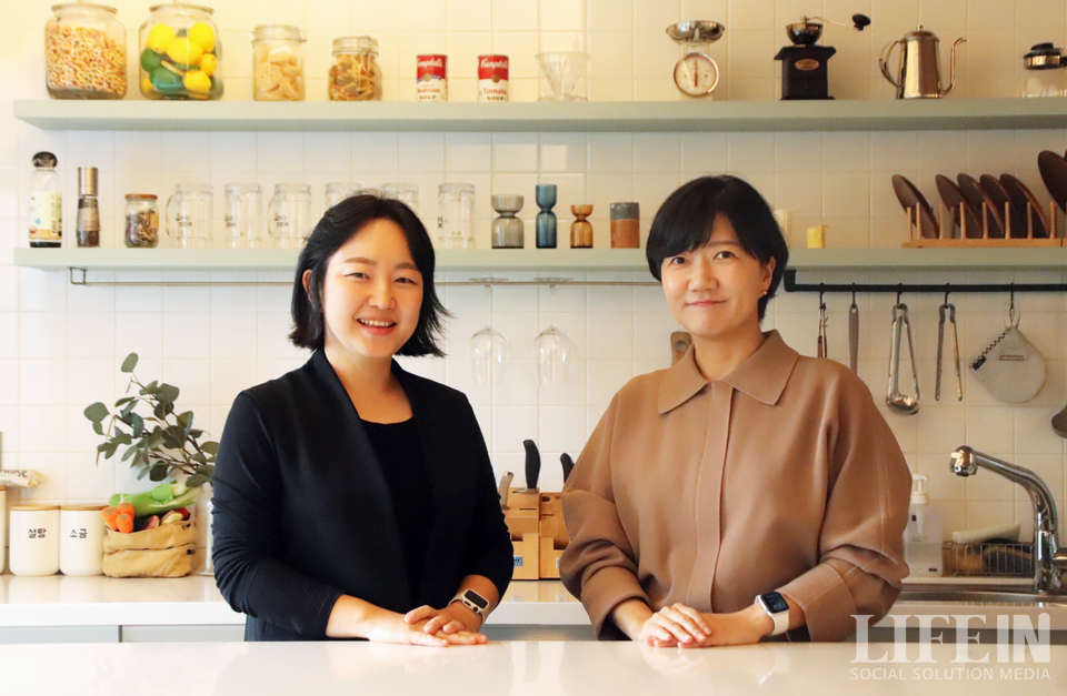▲ 김은정 우아한형제들 사회공헌팀 팀장(좌)과 김은혜 사회공헌팀 파트너임팩트파트 파트장. ⓒ라이프인