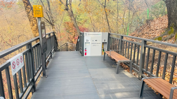 ▲ 단차를 없애고 장애물을 제거하여 안전한 쉼터를 제공했다. ⓒ서울시