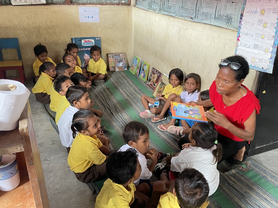 ▲ 유치원 교사를 대상으로 영양교육 연수를 하고 그 교사들이 어린이들에게 영양의 중요성에 대해서 교육하고 있다. ⓒ글로벌이너피스