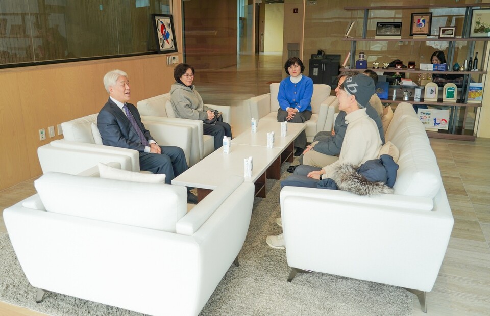 ▲ 김 목사가 암 환우들에게 위로의 이야기를 전하고 있다. ⓒiN자연드림