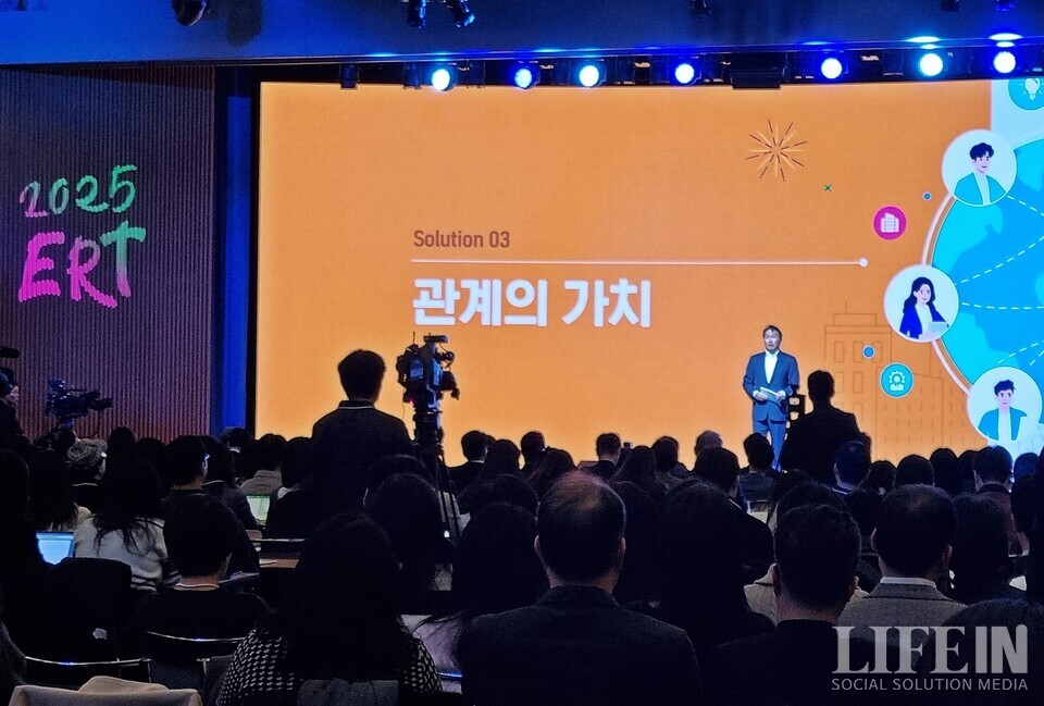 ▲ 최태원 대한상의 회장이 11일 2025 ERT Member’s Day에 참석해 키노트 스피치를 하고 있다.