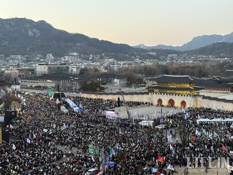 ▲ 2024년 12월 28일 윤석열 대통령 퇴진 및 탄핵 촉구 집회 당시 모습. 조은교 기자 촬영. ⓒ라이프인