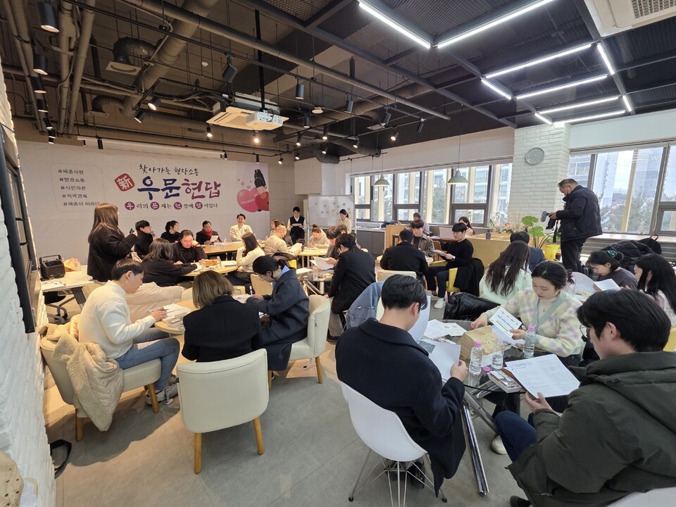 ▲ 세종시 조치원읍 청년 창업가들이 최민호 세종시장과 간담회를 가지고 있다. ⓒ청년희망팩토리 사회적협동조합