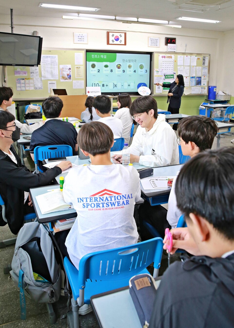 ▲ 서울 대치중학교에서 학생들이 적십자사 서울지사 기후환경교육에 참여하고 있다. ⓒ대한적십자사 서울특별시지사
