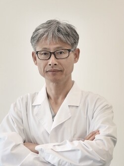 ▲ 이덴슬리벨 『호흡 리셋』의 신효상 저자​​​​​​​​​​​​​​​​​​​​(닥터베어풋 신효상마취통증의학과의원 대표원장)