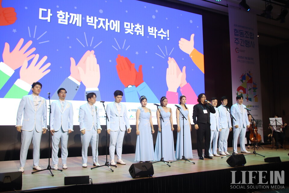 ▲ 미라클 보이스 앙상블과 아르텔 필하모니 오케스트라 협동조합의 공연. ⓒ라이프인