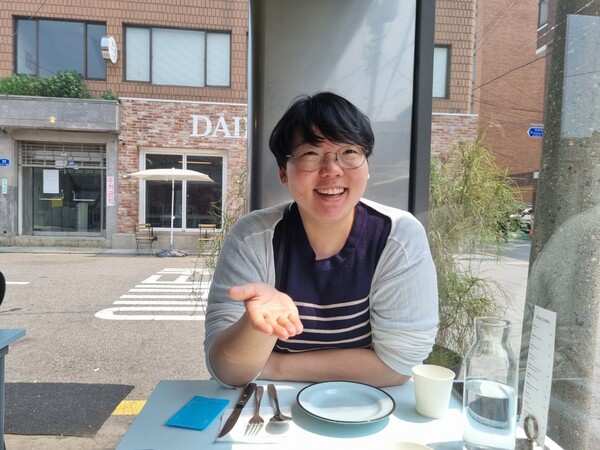 ▲ 정윤주 한걸음랩 활동가. 그는 “경력단절이 제 ‘경력’입니다”라고 당당하게 이야기했다. ©2025 공익활동가 주간 추진위원회