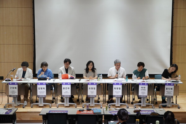 ▲ 왼쪽부터, 구정혜 동행 배분위원장, 김명희 노동건강연대 운영위원, 윤간우 녹색병원 직업환경의학과 교수, 오현정 뜻밖의상담소 공동대표, 최영철 서울근로자건강센터 부센터장, 유여원 살림의료복지사회적협동조합 전무이사, 홍다예 국제앰네스티 한국지부 매니저. ©공익활동가 사회적협동조합 동행