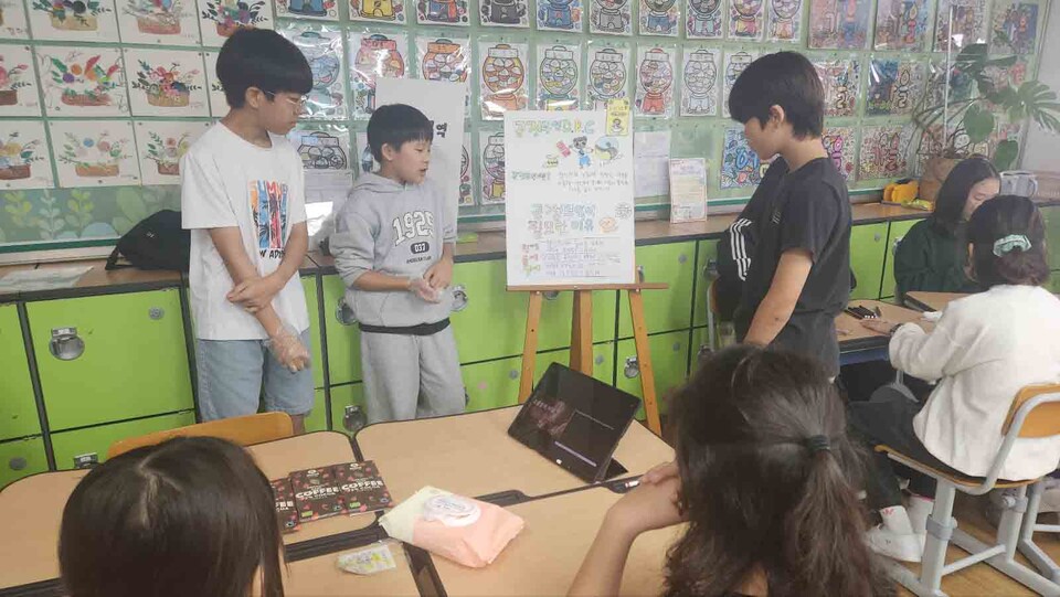 ▲ 덕신초 6학년 학생들의 '세계시민으로서 식생활' 주제로 활동하는 모습.