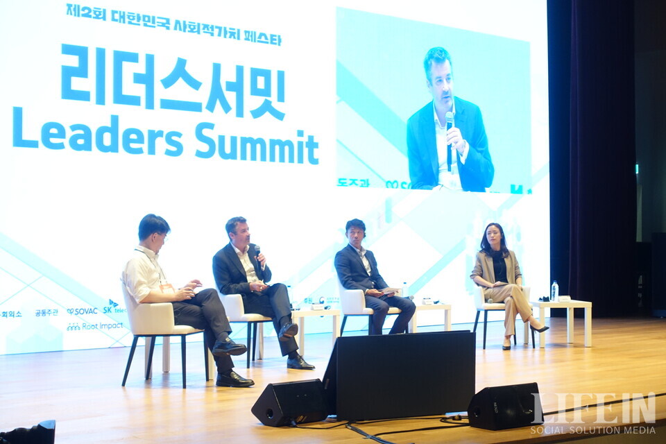 ▲ (왼쪽부터) 신현상 교수, 크리스티안 헬러 대표, 이케다 마사토 본부장, 남보현 대표. ⓒ라이프인