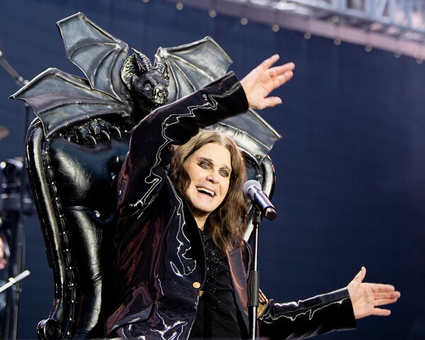 ▲ 떠나기 전 마지막 공연을 진심으로 즐기고 있는 '어둠의 왕자'. ⓒthe guardian