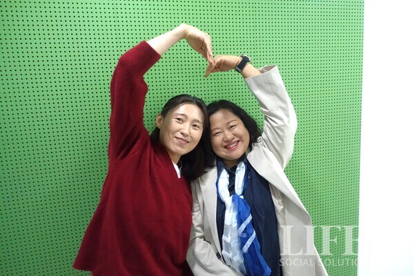 ▲ (왼쪽) 사무국장, (오른쪽)박정경 이사장. ⓒ라이프인